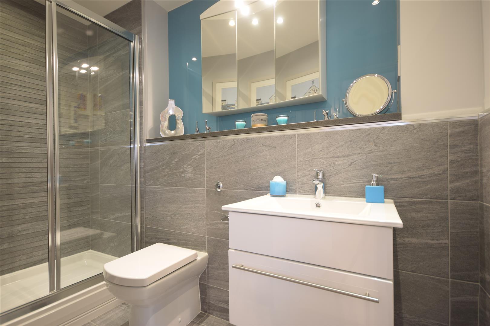 EN SUITE SHOWER ROOM